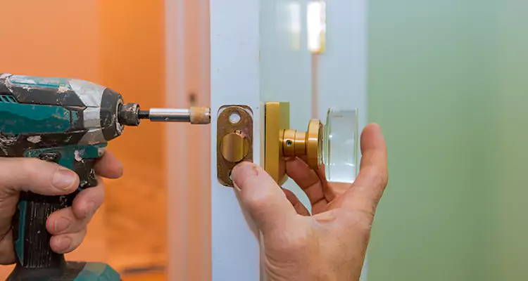 Broken Door Knob Fix in Spring Hill, FL